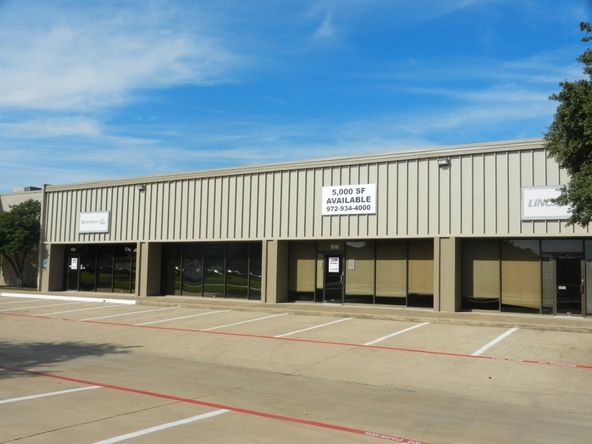 Oakridge Business Park: 1209 W Carrier Pkwy, Grand Prairie, TX 75050